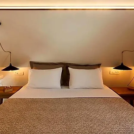 Hermes 4* Kamári