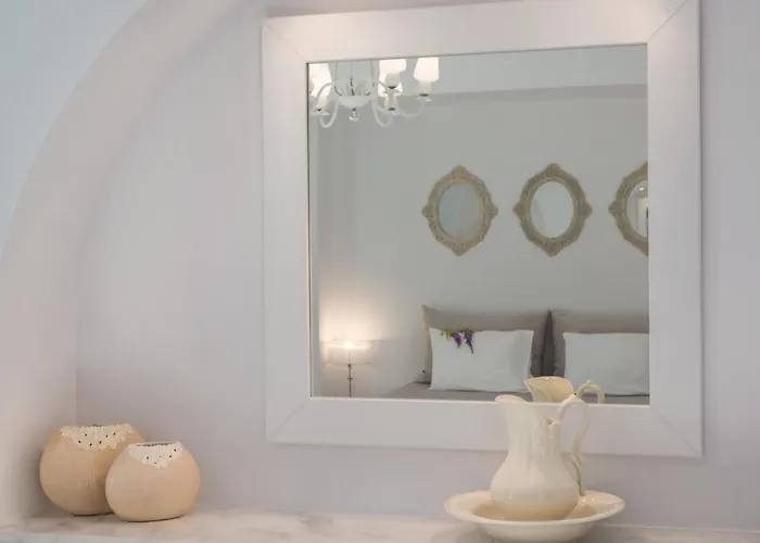 Hermes Kamari (Santorini)