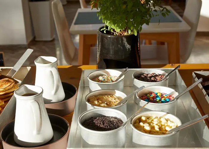 Hermes Hotel Kamari (Santorini)