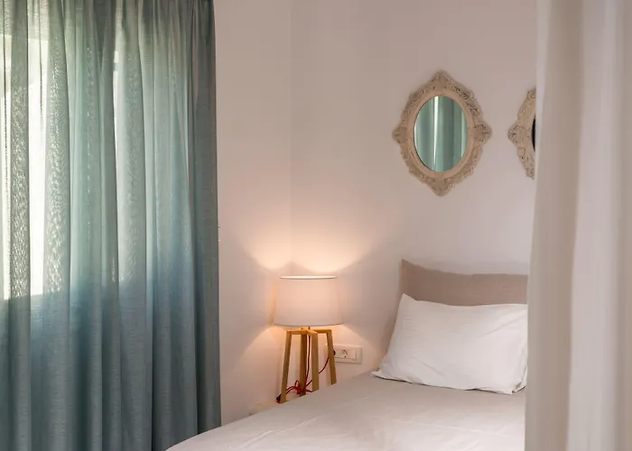 Hermes Kamari (Santorini)